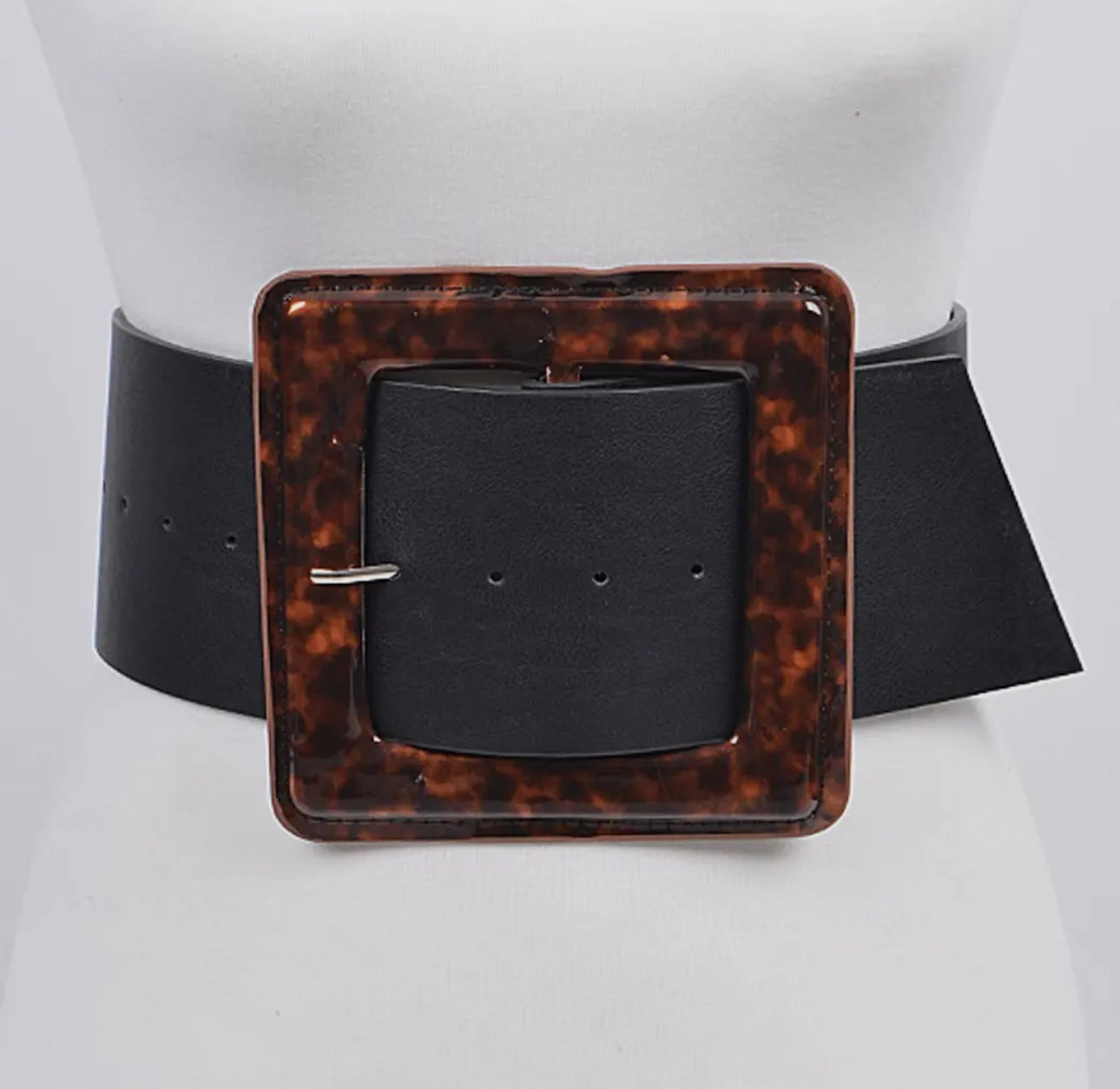 Iconic square buckle belt